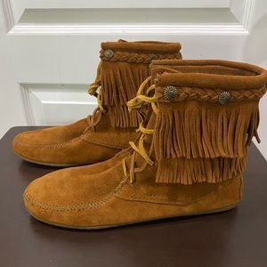 Minnetonka womens 10 moccasins brown tie up bootie